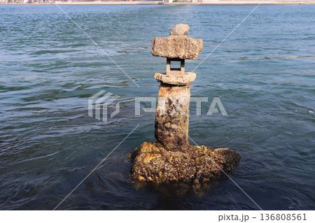 和布刈神社　海の石灯籠 136808561