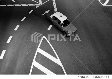 大阪市　梅田の風景 136808831