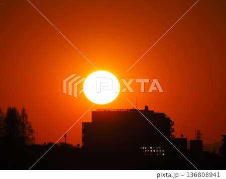 街に沈む太陽 街に沈む太陽 136808941