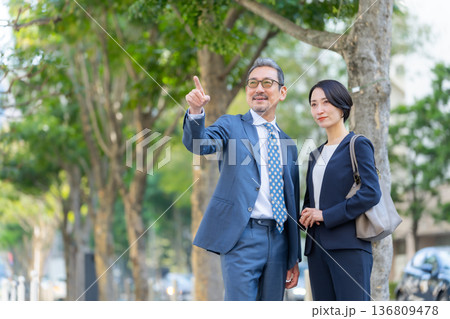ビジネス 男性 女性 ビジネス 男性 女性 136809478