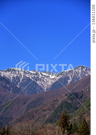 駒ヶ根から千畳敷カール、宝剣山を見上げる 駒ヶ根から千畳敷カール、宝剣山を見上げる 136811108