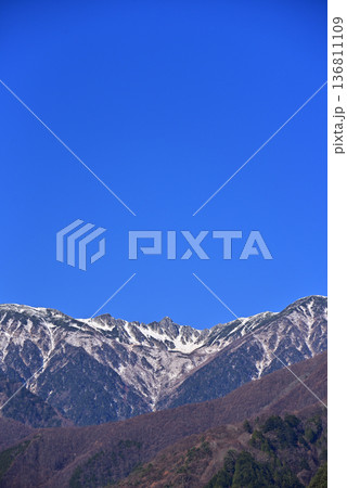 駒ヶ根から千畳敷カール、宝剣山を見上げる 駒ヶ根から千畳敷カール、宝剣山を見上げる 136811109