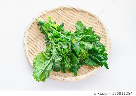 笊の上の菜の花 136811254