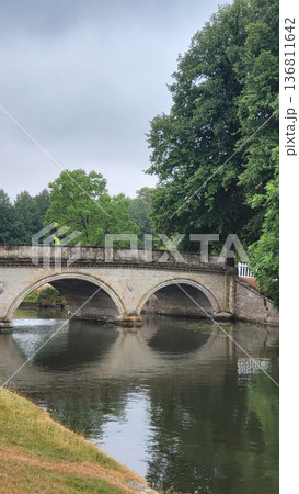 this is the bridge and building surrounding Cambridge university this is the bridge and building surrounding Cambridge university 136811642