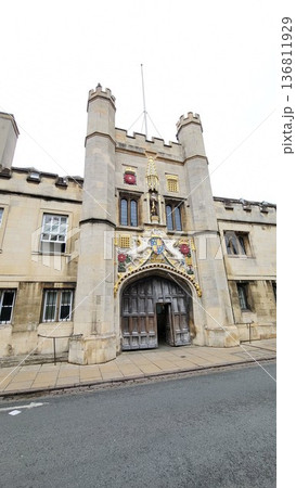this is building surrounding Cambridge university  136811929