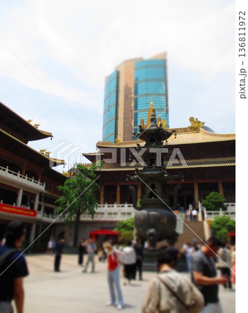 中国 上海 静安寺 ジオラマ風 中国 上海 静安寺 ジオラマ風 136811972