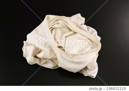 汚れたシャツ 136812120