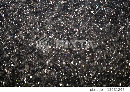 夜中に降る雨のアウトフォーカス 【ストロボ撮影】 【ボケ】 夜中に降る雨のアウトフォーカス 【ストロボ撮影】 【ボケ】 136812484