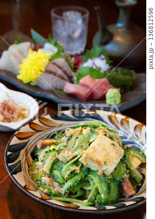 ゴーヤーチャンプルーと泡 136812596