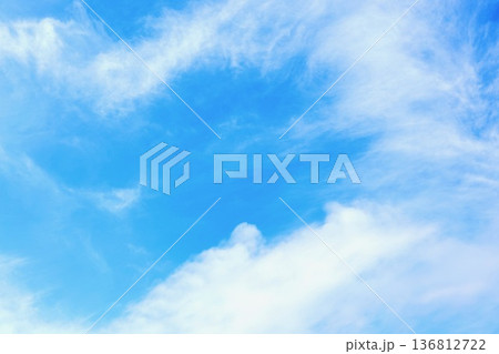 青空と白い雲 青空と白い雲 136812722