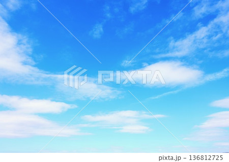 青空と白い雲 青空と白い雲 136812725