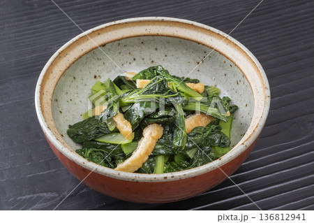 ちぢみ雪菜と油揚げのさっと煮 136812941