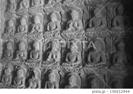 エローラ石窟群 136812944