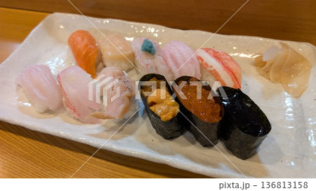 根室の寿司 盛り合わせ握り 海鮮ネタのセット 根室の寿司 盛り合わせ握り 海鮮ネタのセット 136813158