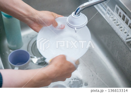 流し台と水 流し台と水 136813314
