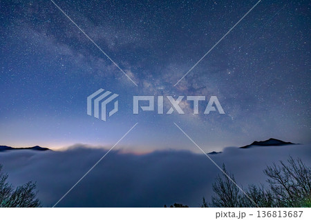 宇宙と地上の神秘が出会う場所　ツエノ峰 136813687