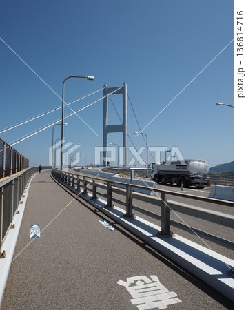 来島海峡第二大橋のサイクリングロード 来島海峡第二大橋のサイクリングロード 136814716