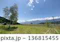 長野県 中央アルプス（木曽山脈）と芝生広場・果樹園のある風景 136815455