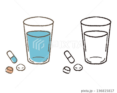 コップと錠剤 136815817