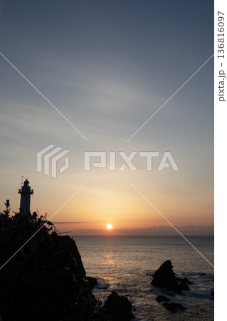 夜明けの大王埼灯台 夜明けの大王埼灯台 136816097