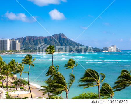 ワイキキから望むダイヤモンドヘッド 136816295