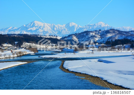 信濃川・越後三山雪景色 信濃川・越後三山雪景色 136816507