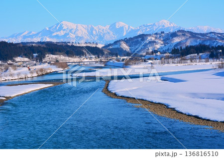 信濃川・越後三山雪景色 信濃川・越後三山雪景色 136816510