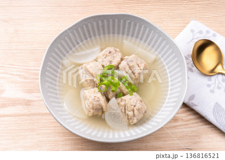 鶏つくねと大根のスープ 136816521