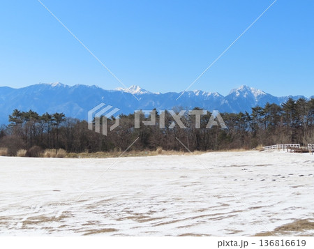 清泉寮から見る冬の南アルプスの山々 清泉寮から見る冬の南アルプスの山々 136816619