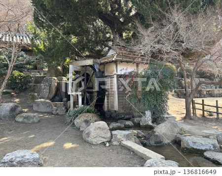 水車のある庭 136816649