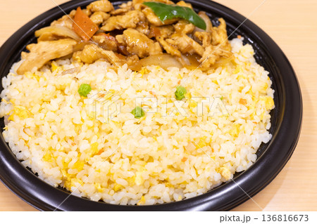 美味しい中華弁当チャーハンと豚肉野菜炒め 美味しい中華弁当チャーハンと豚肉野菜炒め 136816673