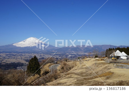 静岡県駿東郡小山町の誓いの丘公園周辺から富士山方面を臨む風景 静岡県駿東郡小山町の誓いの丘公園周辺から富士山方面を臨む風景 136817186