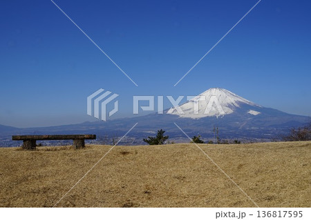 静岡県駿東郡小山町の足柄城址から富士山方面を臨む風景 136817595