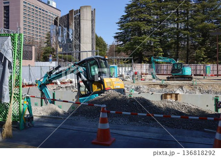 仙台市市役所、建て替えに向けての先行解体工事の周囲の様子 136818292