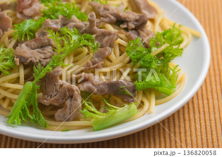 ワサビ菜と豚肉のパスタ ワサビ菜と豚肉のパスタ 136820058
