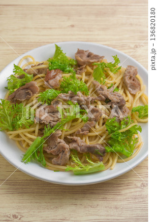 ワサビ菜と豚肉のパスタ ワサビ菜と豚肉のパスタ 136820180