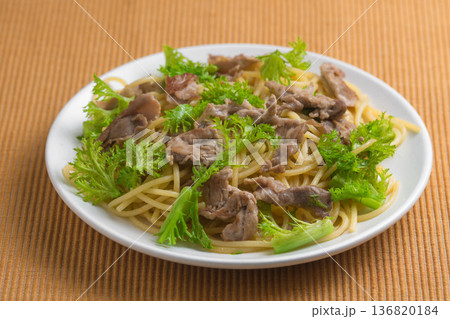 ワサビ菜と豚肉のパスタ ワサビ菜と豚肉のパスタ 136820184