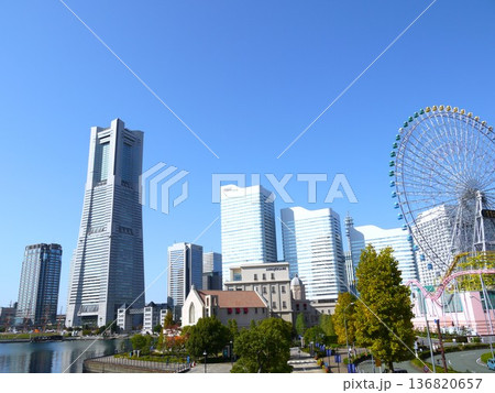 高層ビルが広がるみなとみらい 高層ビルが広がるみなとみらい 136820657