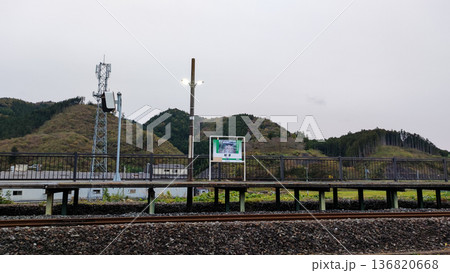 気仙沼線　柳津駅ホーム 136820668
