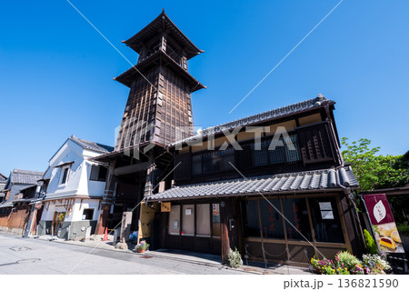 【小江戸川越】早朝の蔵造りの町並みと時の鐘 【小江戸川越】早朝の蔵造りの町並みと時の鐘 136821590