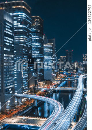 大阪、中之島の夜景 136822765