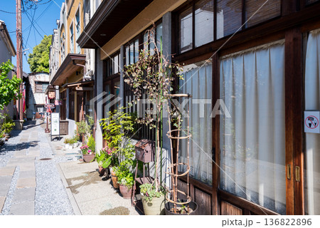 【小江戸川越】早朝の蔵造りの町並み 【小江戸川越】早朝の蔵造りの町並み 136822896