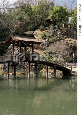 臨済宗南禅寺派永保寺庭園の屋形橋 臨済宗南禅寺派永保寺庭園の屋形橋 136823098