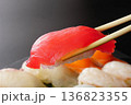 握り寿司　まぐろ 136823355