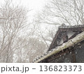 古い小屋（雪の日）横位置 136823373