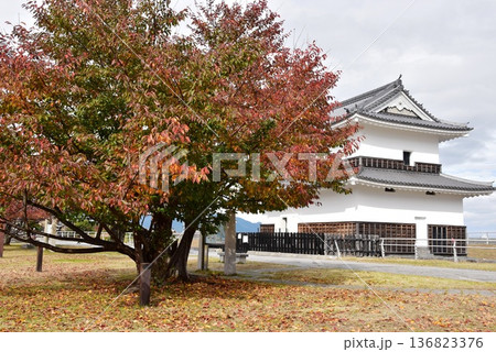 桑名市 三之丸公園の蟠龍櫓(ばんりゅうやぐら)と秋景色 桑名市 三之丸公園の蟠龍櫓(ばんりゅうやぐら)と秋景色 136823376