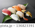 握り寿司　7貫セット 136823391