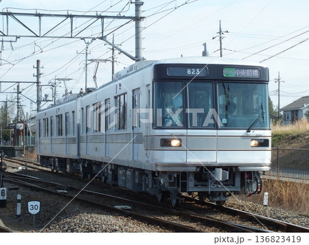日比谷線時代のカラーリングになっている上毛電気鉄道800形813編成(新里駅付近にて撮影) 日比谷線時代のカラーリングになっている上毛電気鉄道800形813編成(新里駅付近にて撮影) 136823419