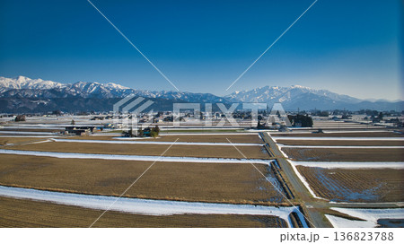 2月下旬の富山県東部の朝日町の様子 136823788