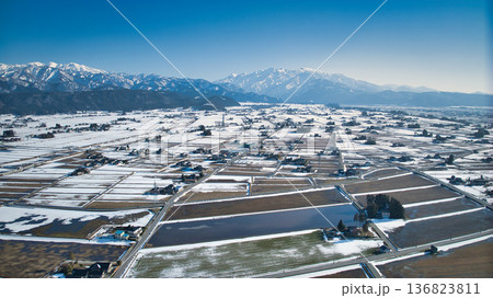 2月下旬の富山県東部の朝日町の様子 136823811